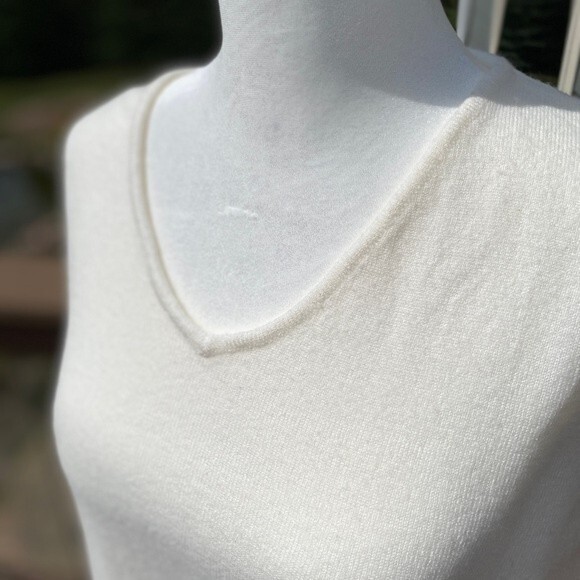 Croft and Barrow woman’s size large v-neck pullover soft sweater light weight. - Picture 3 of 11